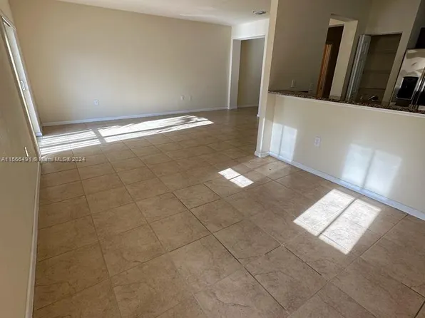 8900 NW 97th Ave APT 207, Doral, FL 33178