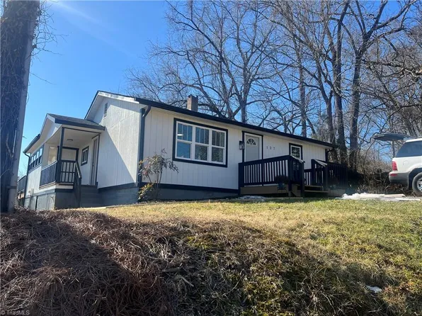 127 Coltrain Ln, Mount Airy, NC 27030