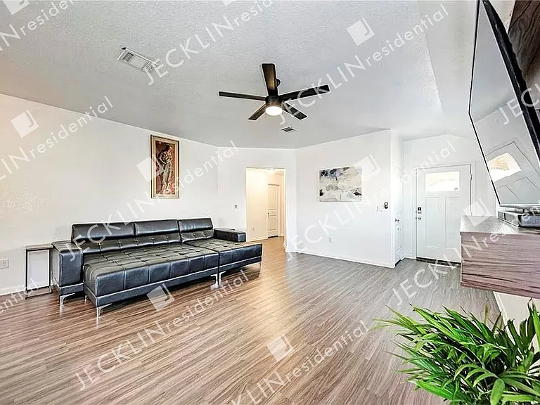 105 Kleberg Ct — Photo 7