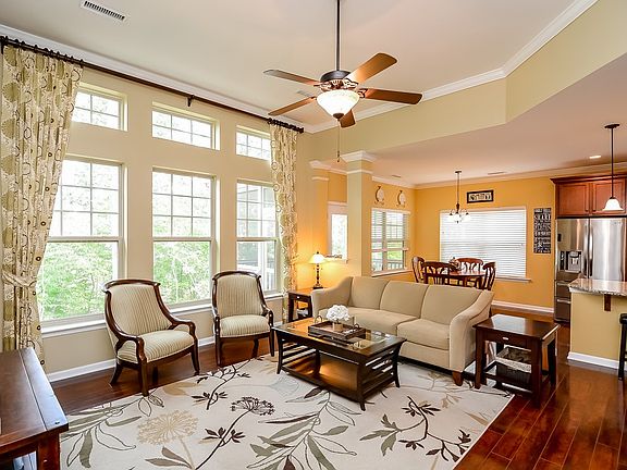 4th image of 721 Ancient Oaks Dr