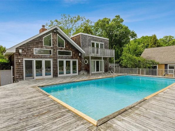 18 Brushy Neck Lane, Westhampton, NY 11977