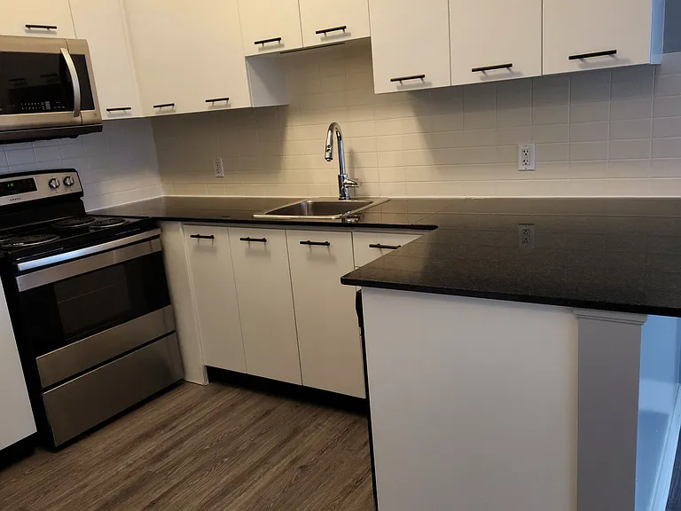 135 Village Green Sq #623 — Photo 4