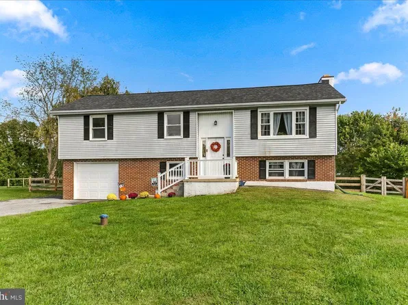 15 Parker Dr, Christiana, PA 17509
