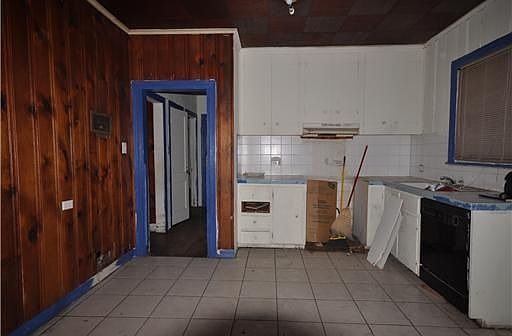 2nd image of 1600 6th St