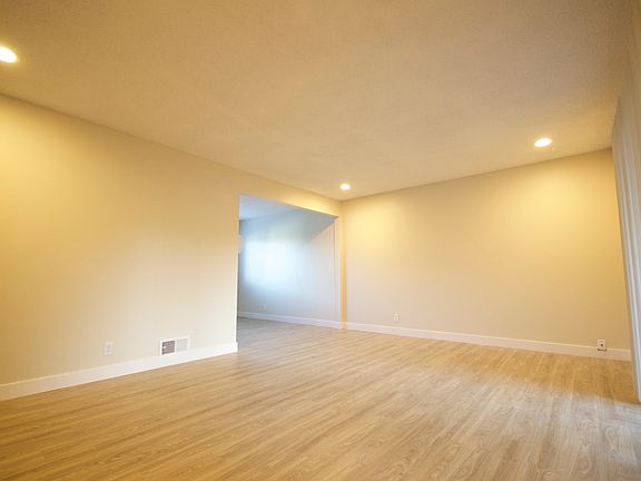 5th image of 550 N Fair Oaks Ave APT 11