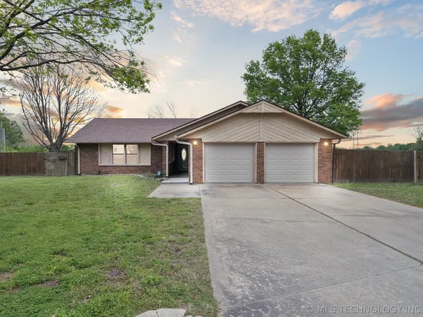 402 S Gray Pl, Chouteau, OK 74337