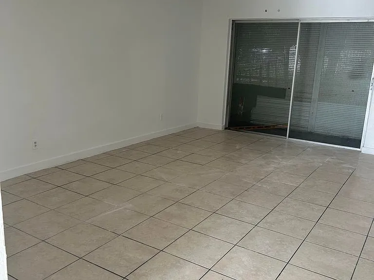 14002 NE 2nd Ct #2-2-2 — Photo 5