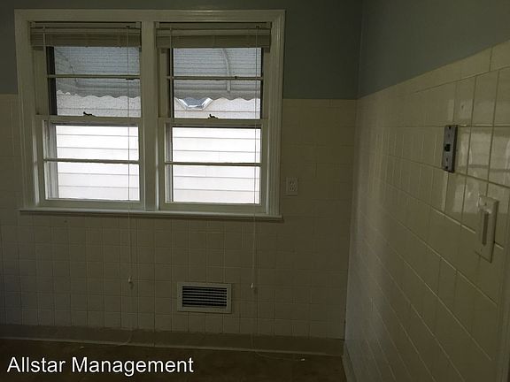 3rd image of 4211 Torrington Ave