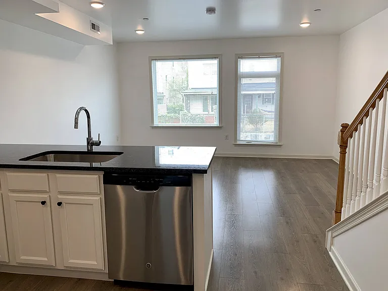 4539 Mitchell Street — Photo 15