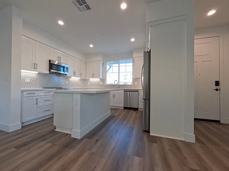2716 Amora Cir — Photo 3