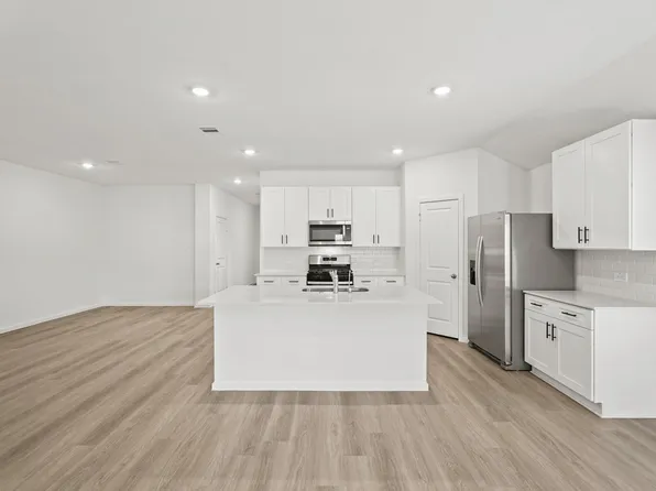 27527 Serene Pine Dr, Magnolia, TX 77355