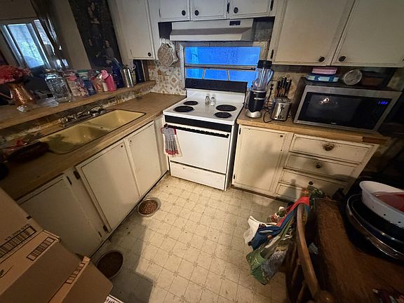 3rd image of 62 Pine Hill Rd