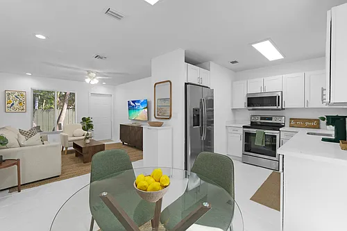 1428 NE 2nd Ave #1 Photo 1