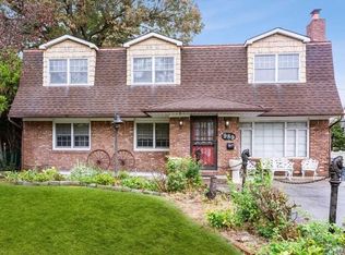 989 Lynn Dr, Valley Stream, NY 11580