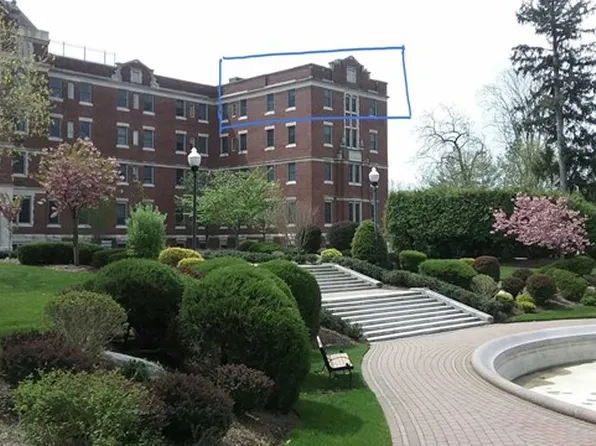 5503 Rio Vista Dr, Mahwah, NJ 07430