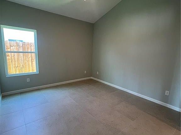 4th image of 408 Sparrow Rd #2