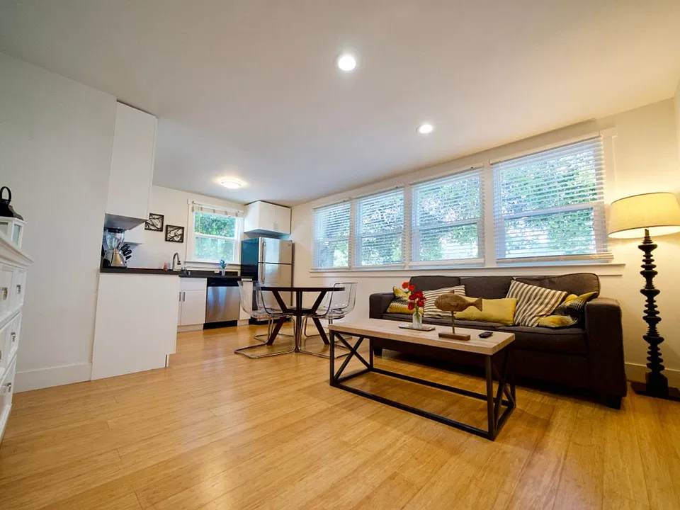683 Live Oak Ave