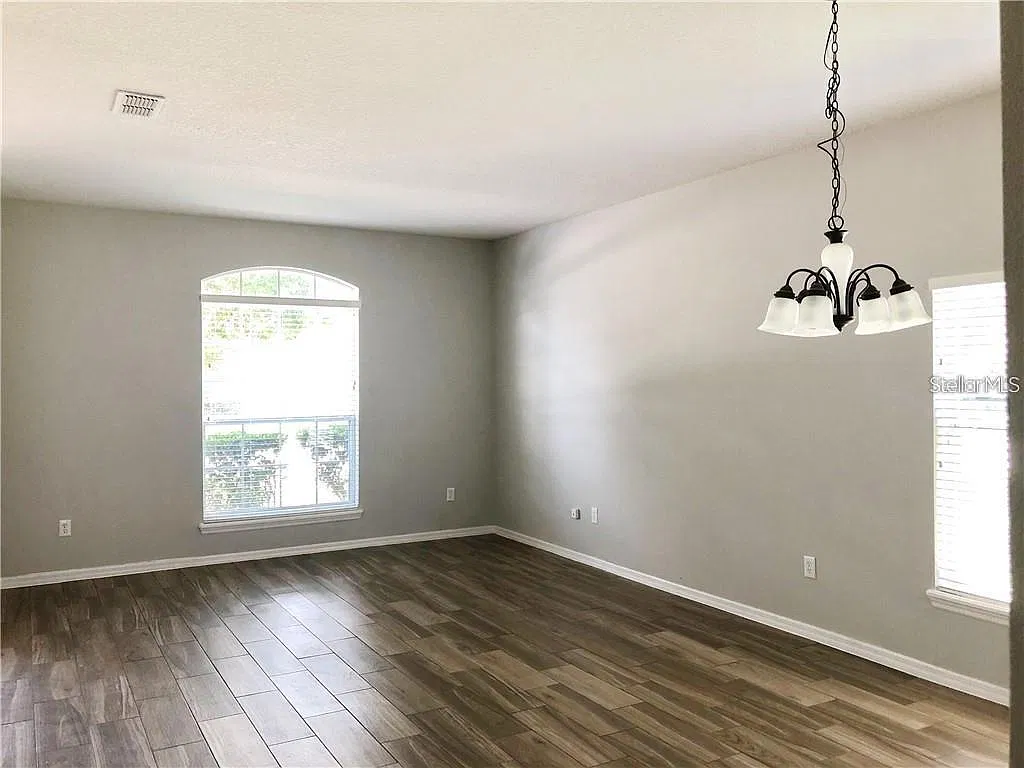 4 bed, 2.0 bath, 1955 sqft, $2,800 — Photo 2