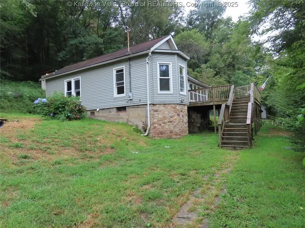 24376 Maccorkle Ave SE, Hansford, WV 25103