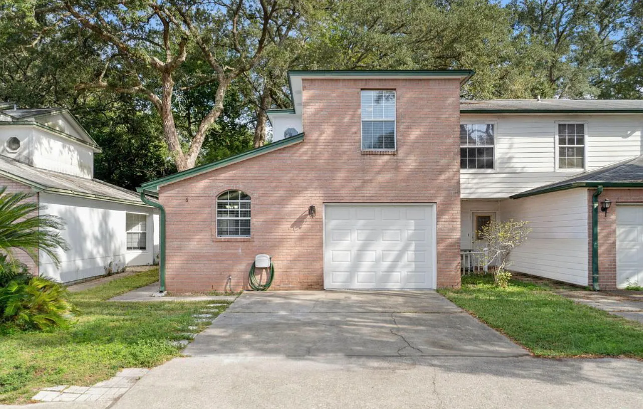 3 bed, 2.5 bath, 1248 sqft, $2,110 — Photo 1