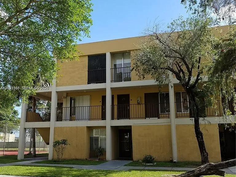 9250 Fontainebleau Blvd #202 — Photo 1