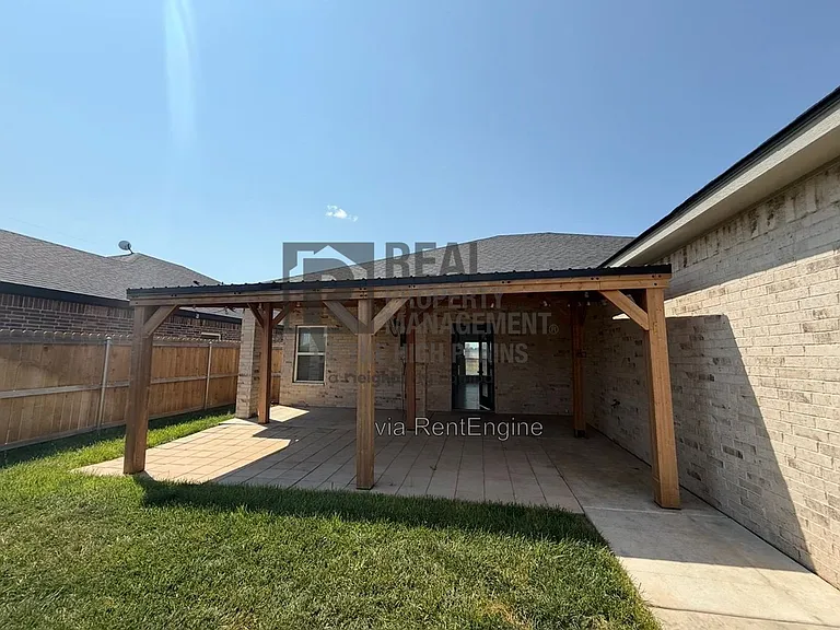 2109 Freedom Dr — Photo 15