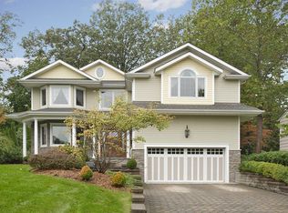 554 Emker Ter, Ridgewood, NJ 07450