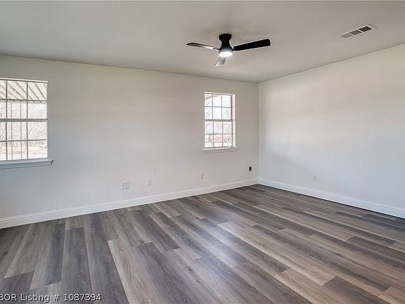 5th image of 2 S 15th St