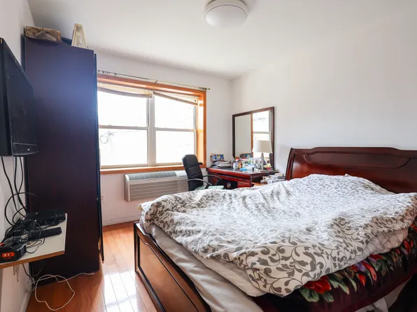 140 Avenue O image 12 of 19