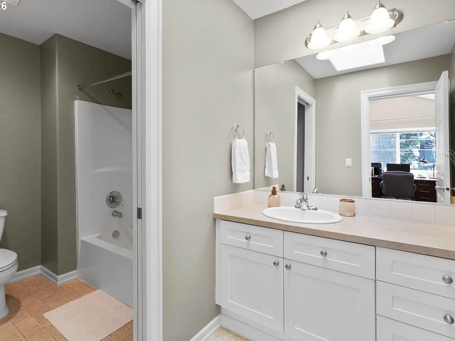 2 bed, 1421 sqft, $2,425 — Photo 2