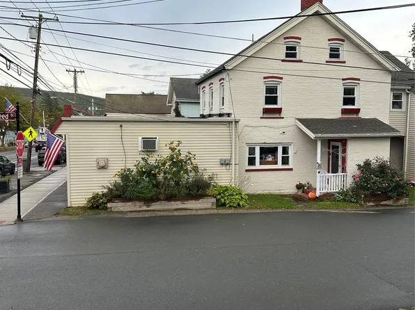 135 Sullivan St, Wurtsboro, NY 12790