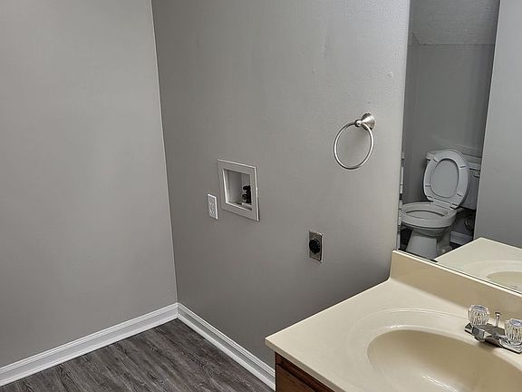 4th image of 217 Churchill Dr APT 7