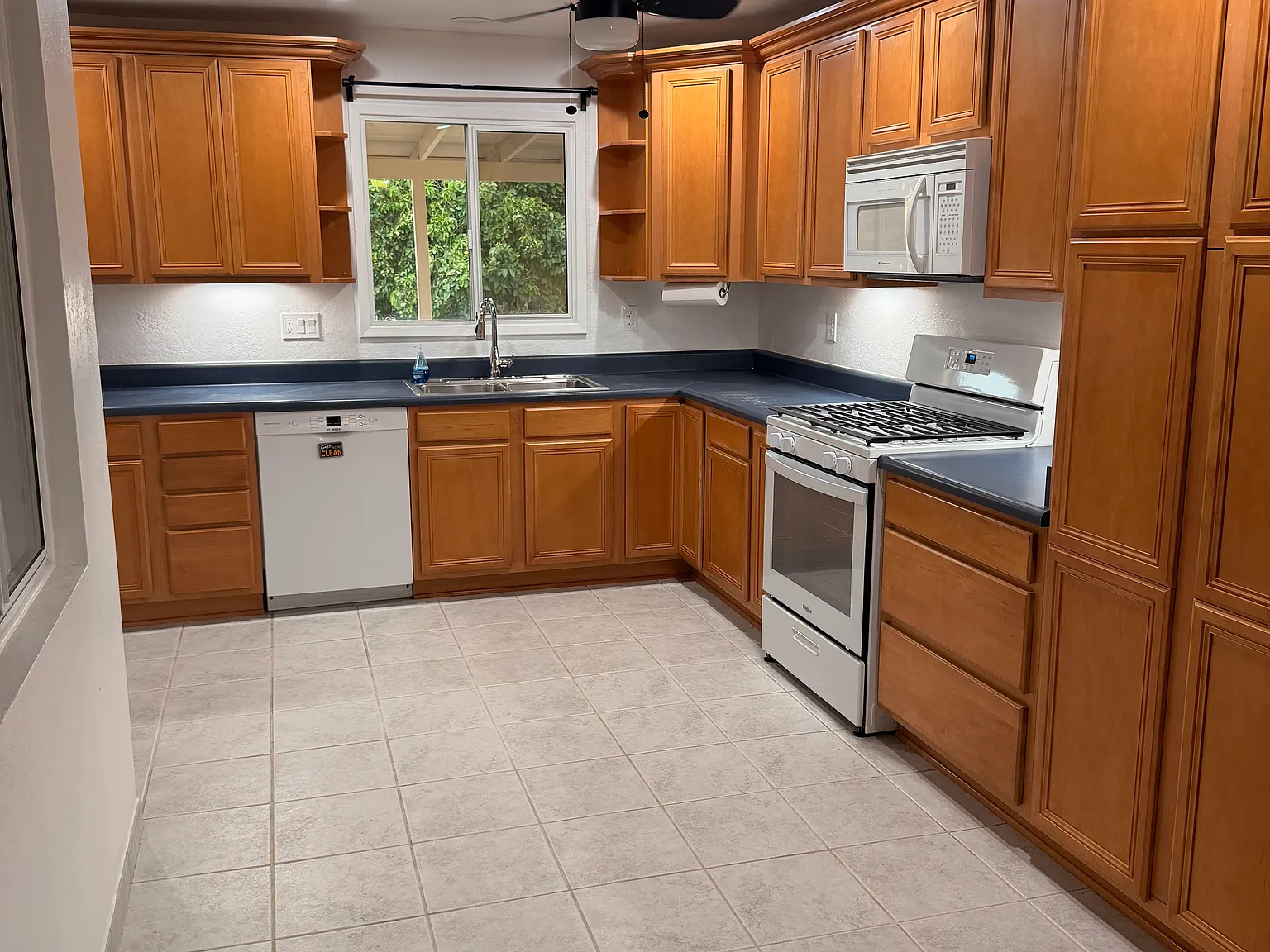 3 bed, 1315 sqft, $2,600 — Photo 4