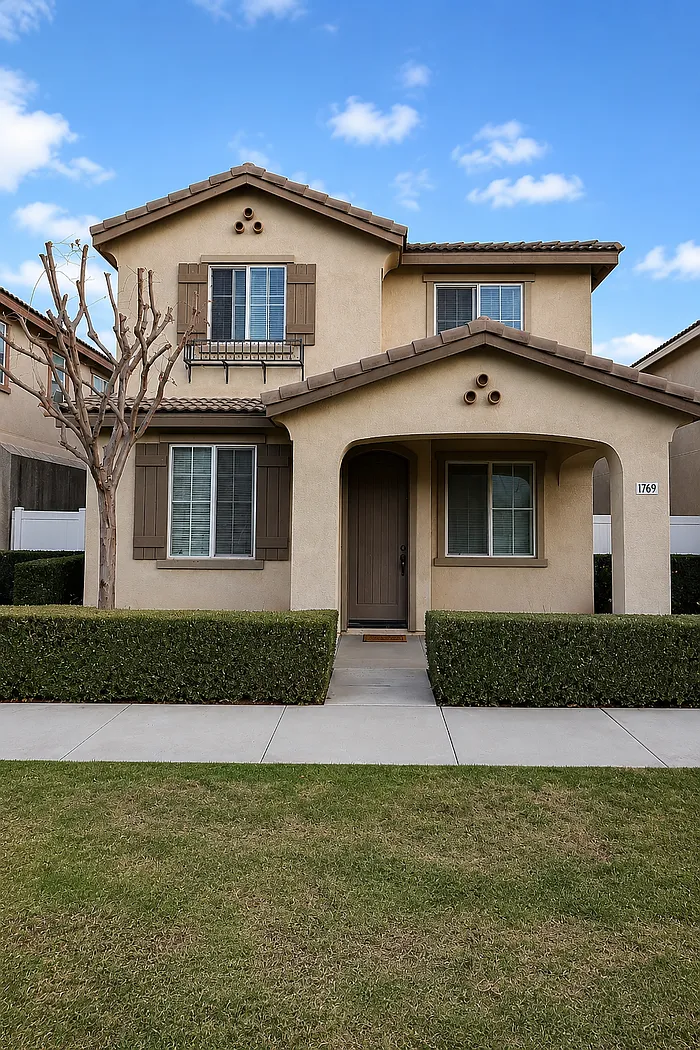 5 bed, 3.0 bath, 2012 sqft, $3,900 — Photo 1