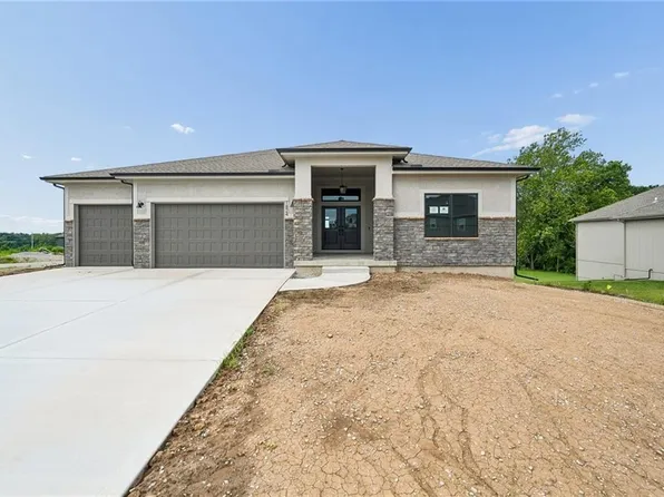 1824 Homestead Dr, Liberty, MO 64068