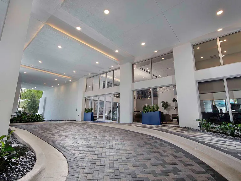 Griffis Pompano Beach driveway and entry.