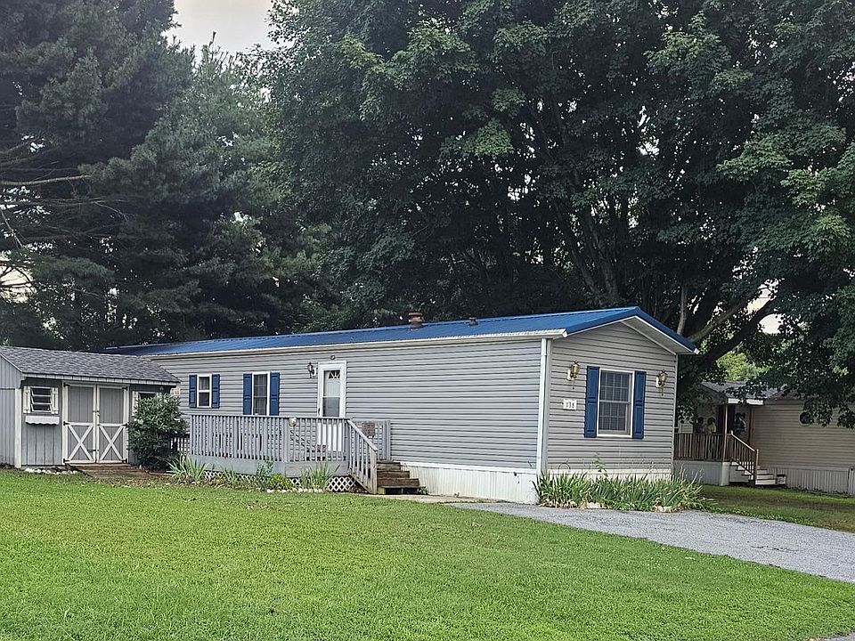 1st image of 138 Carnation Dr #138