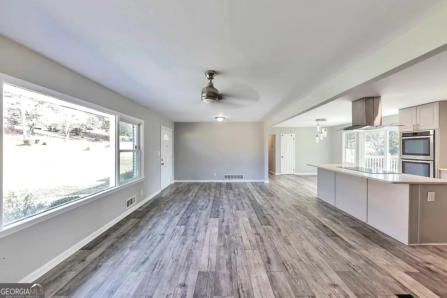 3 bed, 3.0 bath, $2,400 — Photo 3