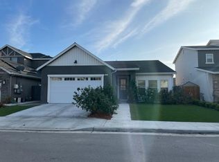 6949 E Giavanna Ave, Fresno, CA 93727