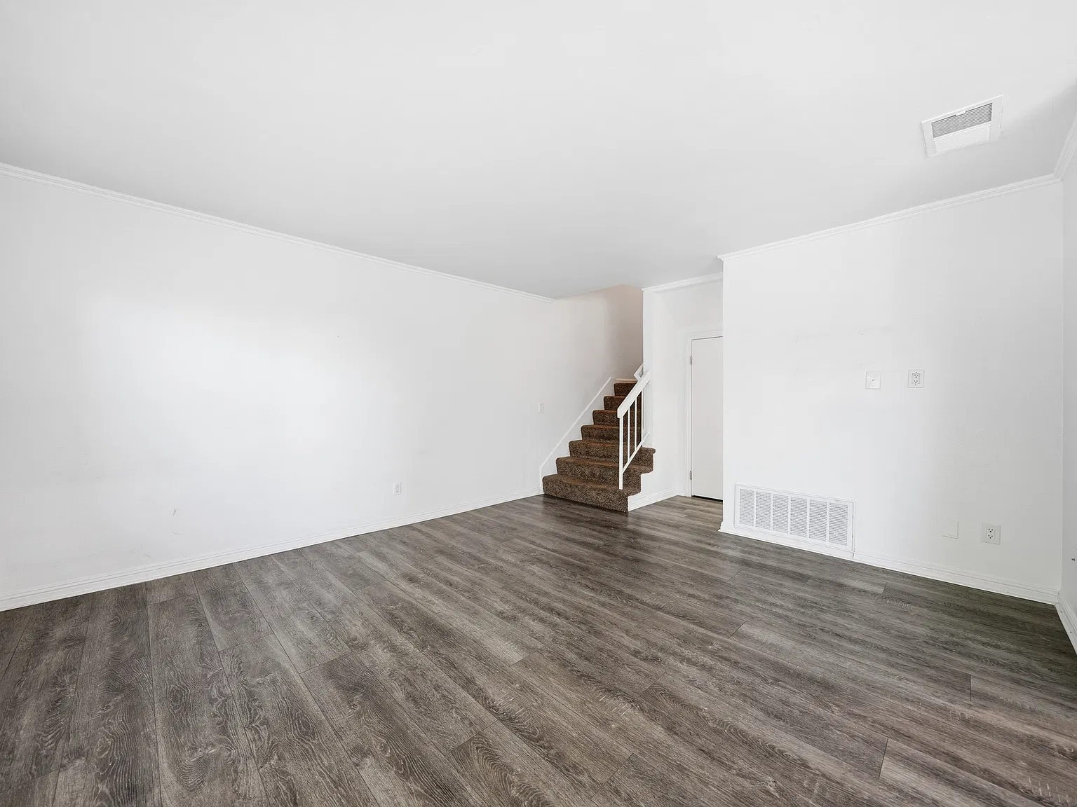 3 bed, 2.5 bath, 1118 sqft, $3,600 — Photo 4