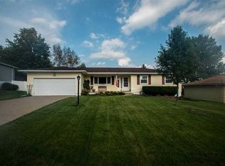 330 Cherokee Dr, Park View, IA 52748