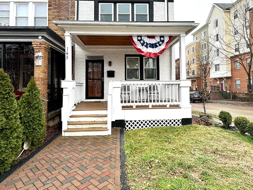 145 Todd Pl NE