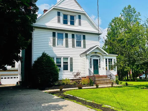 48 2nd St, Malone, NY 12953