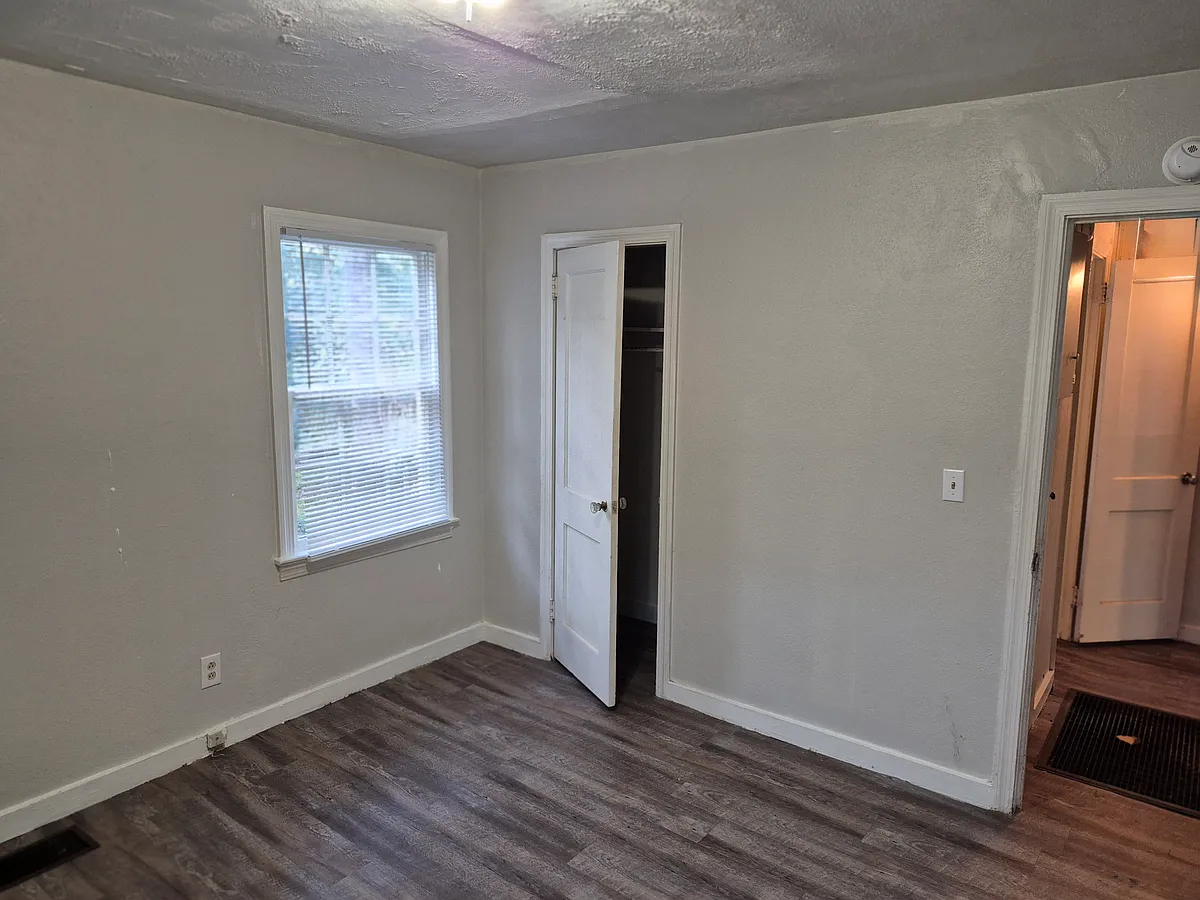 Building Photo - 3251 Meadow Lane Dr