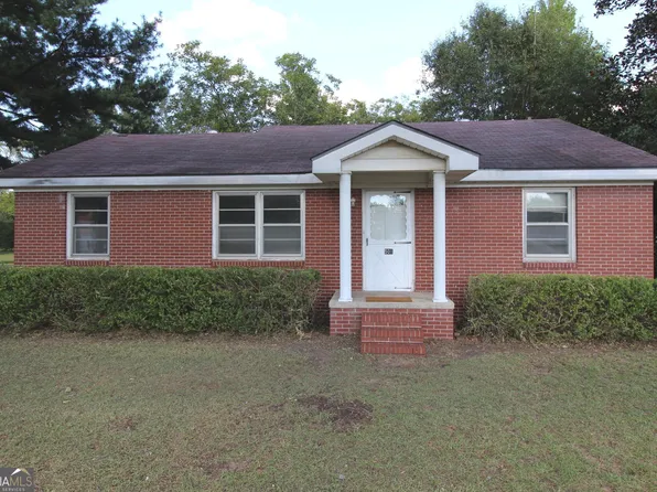 81 Oak St, Butler, GA 31006