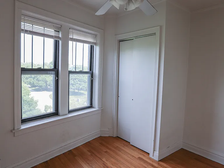 4252 N Clark St #2 — Photo 8