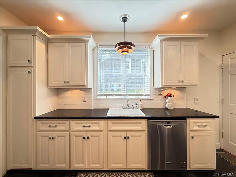 31 Jacobson Ave — Photo 9