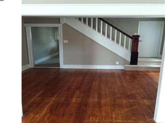 5th image of 1910 Maple St