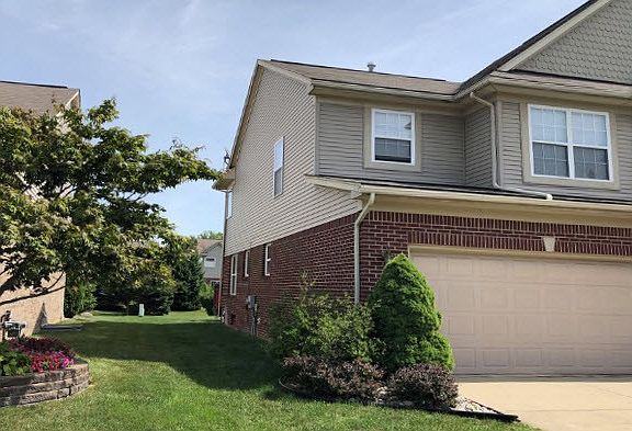 3rd image of 392 Summerfield Dr