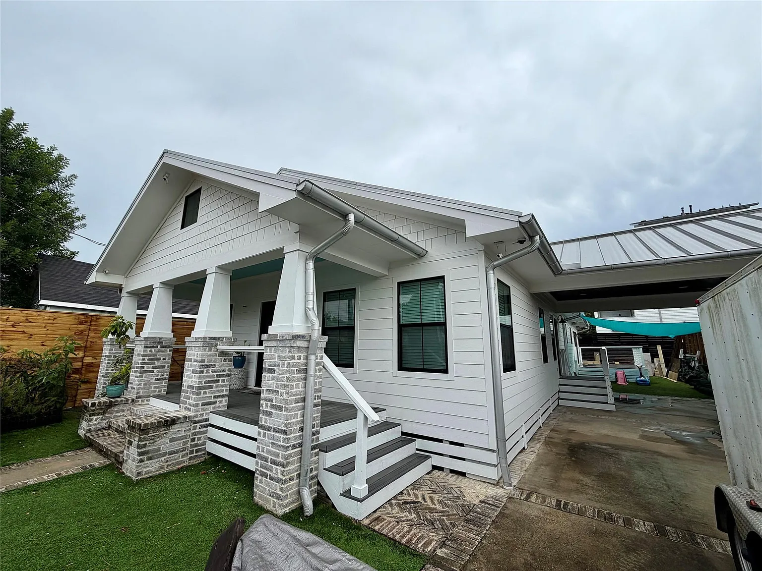 3 bed, 2.0 bath, 1966 sqft, $3,200 — Photo 4